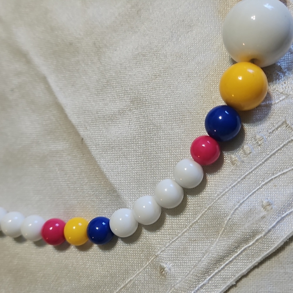 Vintage Park Lane Beaded Necklace Plastic White Retro Graduated Colors - Picture 4 of 5